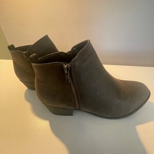 Women's Pierre Dumas Zoey-1 Side Zip Ankle Boot - Brown - Sz 10